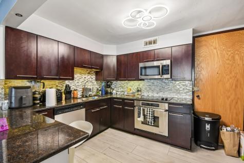 6007 North Sheridan Road Chicago IL 60660