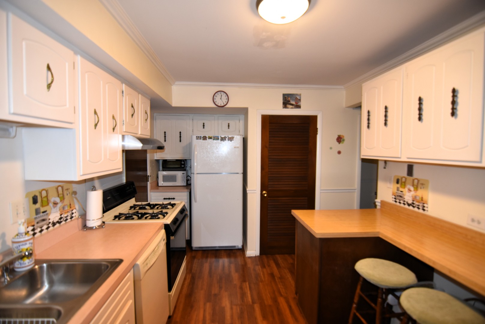 7734 Woodward Avenue Woodridge IL 60517