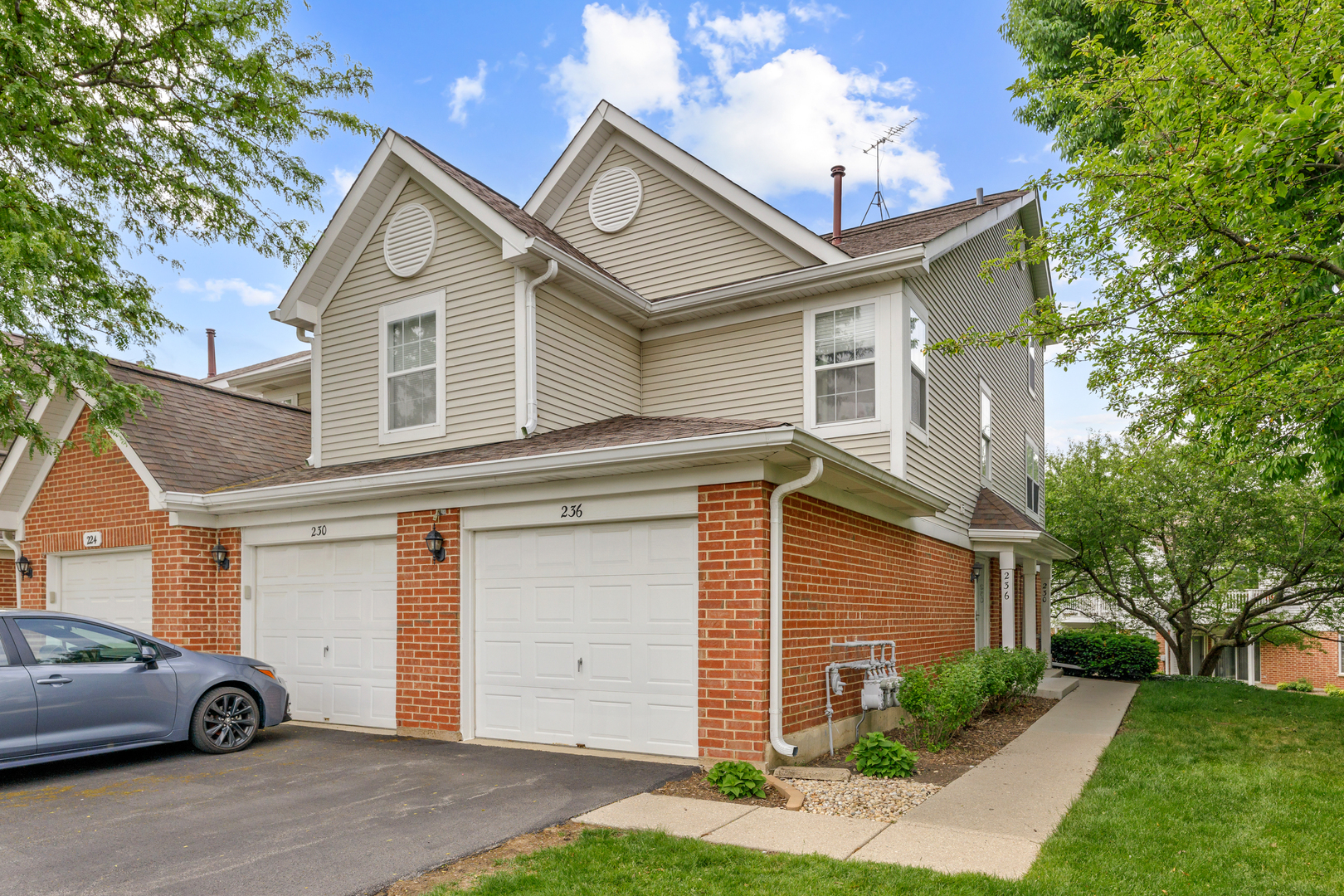 236 Norfolk Court Roselle IL 60172