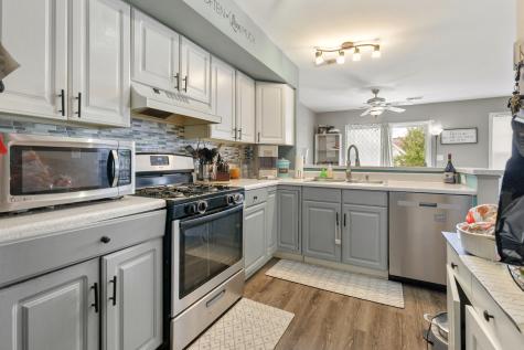 236 Norfolk Court Roselle IL 60172