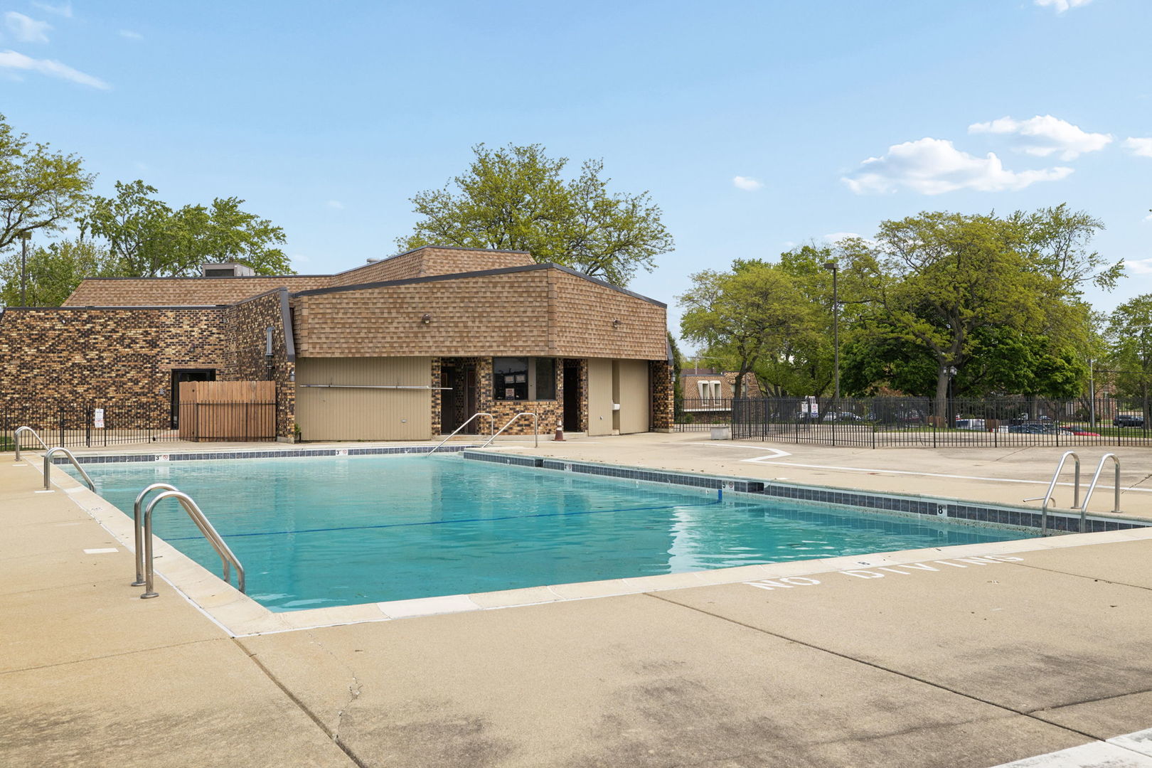 2216 Country Club Drive Woodridge IL 60517