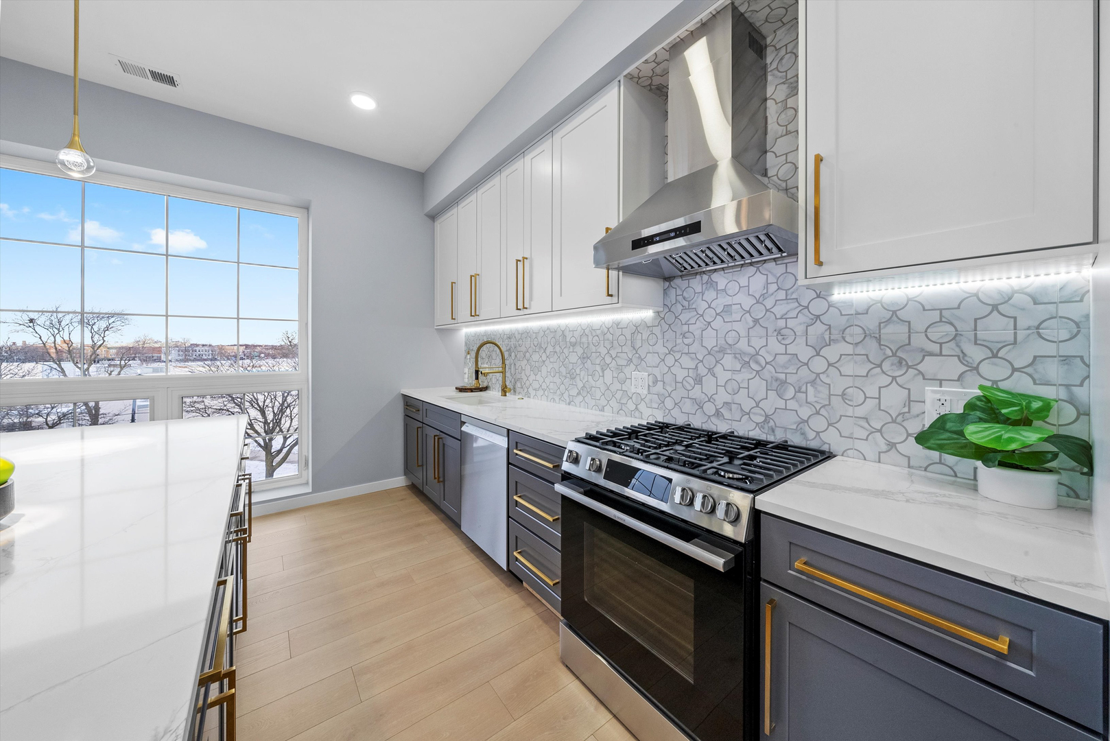 5830 North Lincoln Avenue Chicago IL 60659