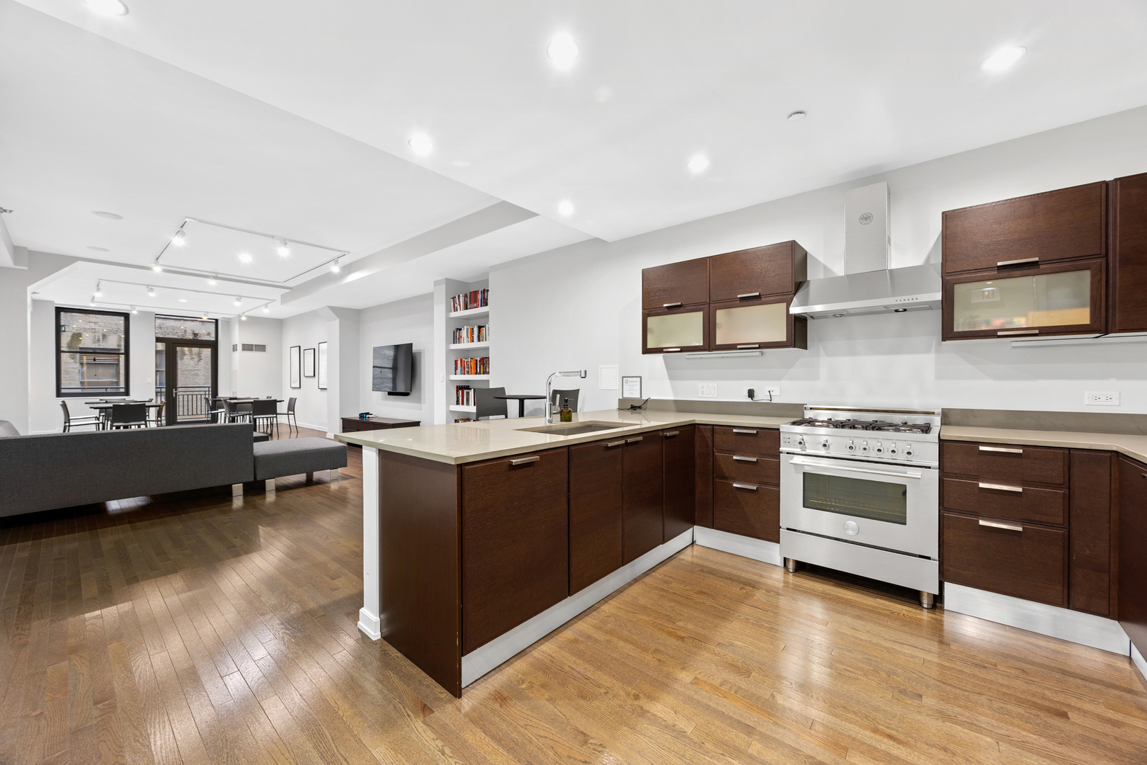 6 North Michigan Avenue Chicago IL 60602
