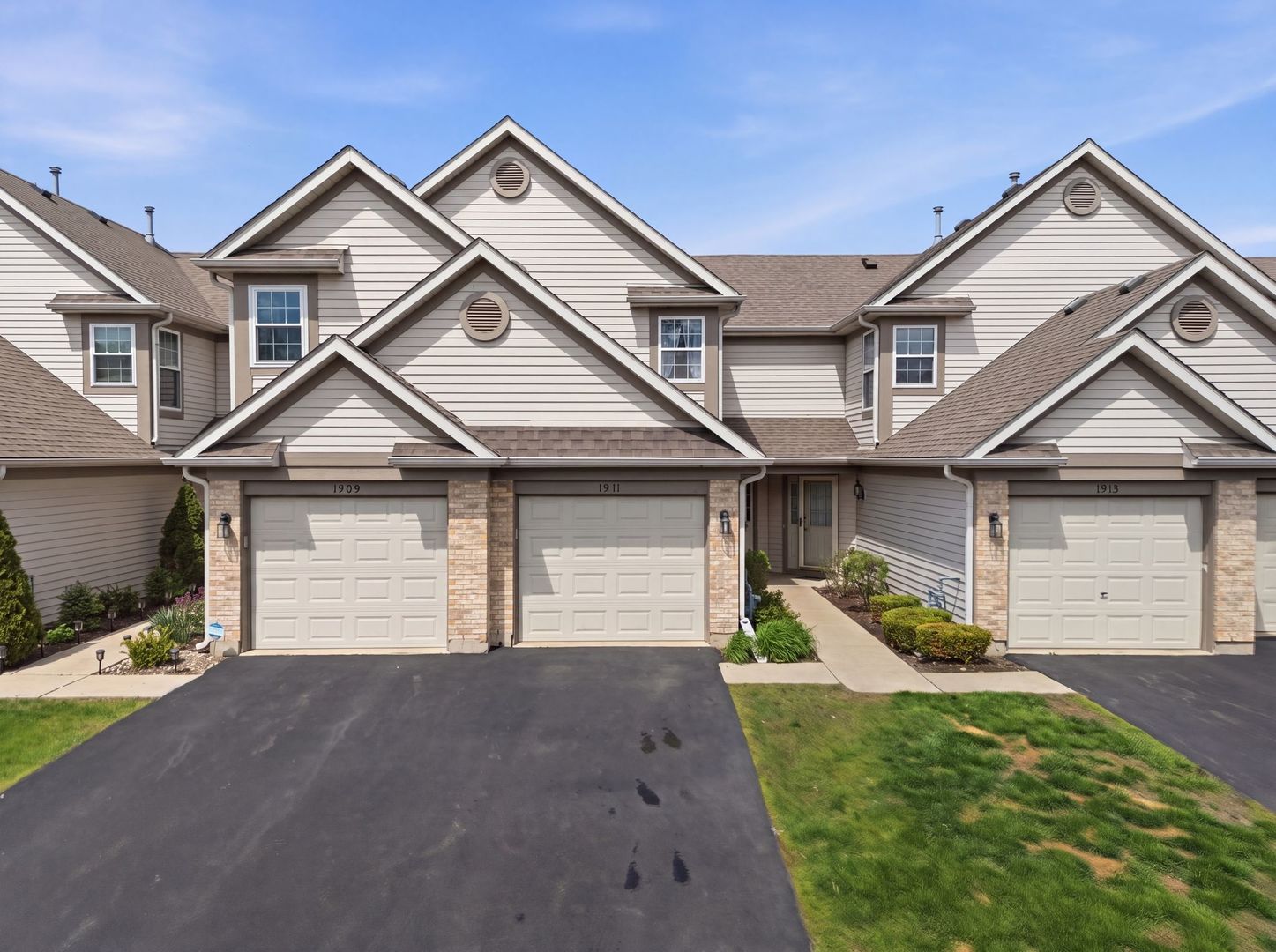 1911 Grove Avenue Schaumburg IL 60193