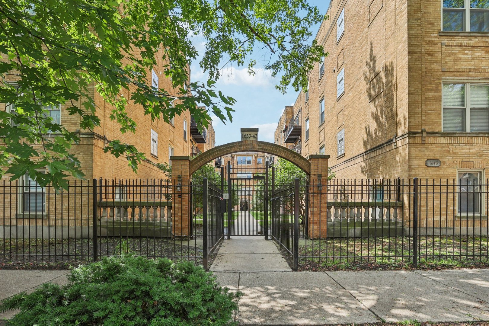 1639 West Farwell Avenue Chicago IL 60626