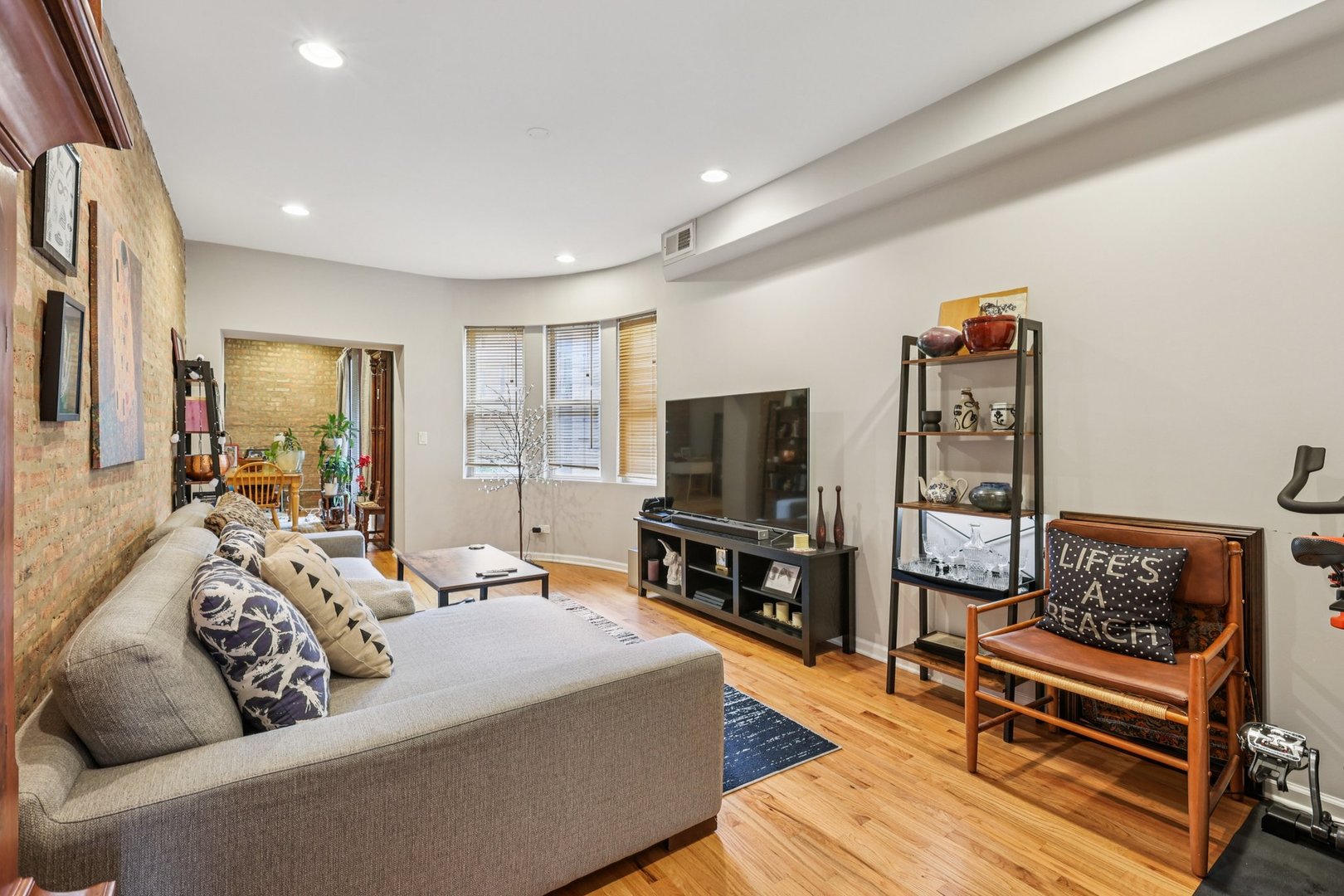 1639 West Farwell Avenue Chicago IL 60626