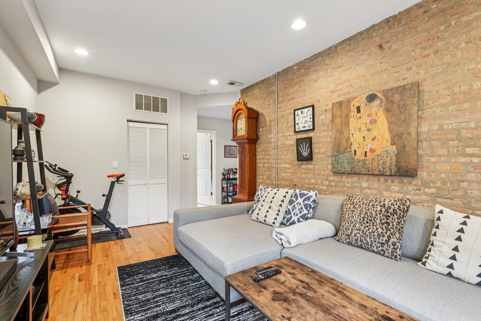 1639 West Farwell Avenue Chicago IL 60626