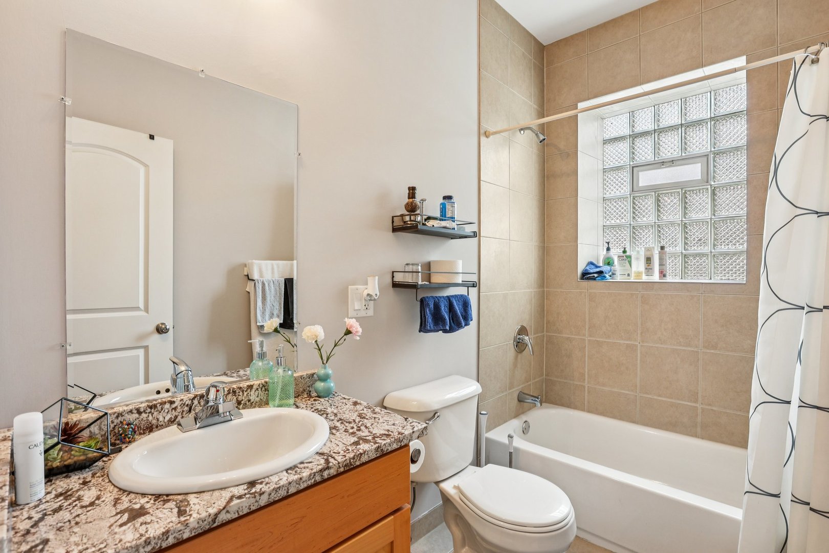 1639 West Farwell Avenue Chicago IL 60626