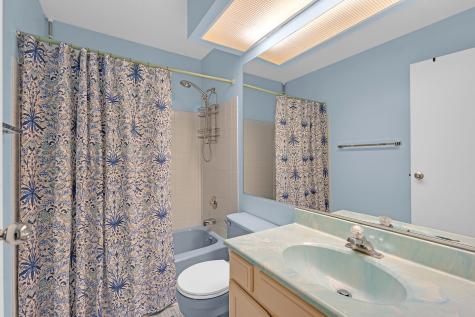945 East Kenilworth Avenue Palatine IL 60074