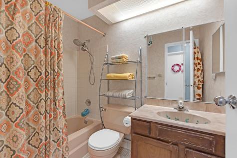 945 East Kenilworth Avenue Palatine IL 60074