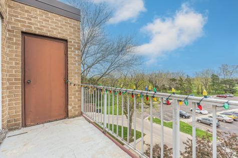 945 East Kenilworth Avenue Palatine IL 60074