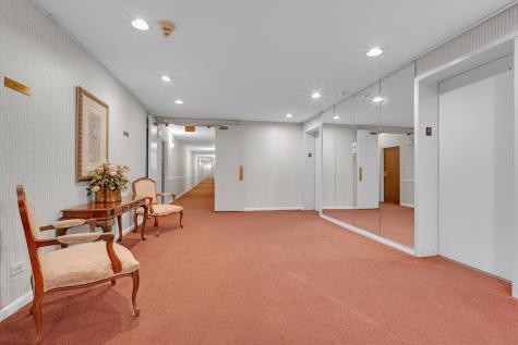 945 East Kenilworth Avenue Palatine IL 60074