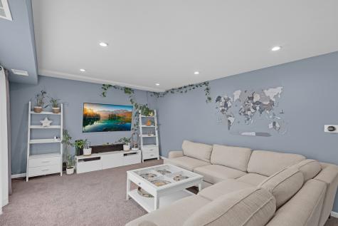 945 East Kenilworth Avenue Palatine IL 60074