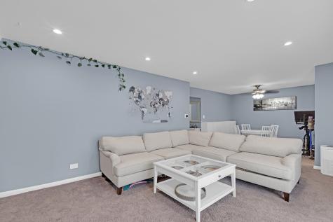 945 East Kenilworth Avenue Palatine IL 60074