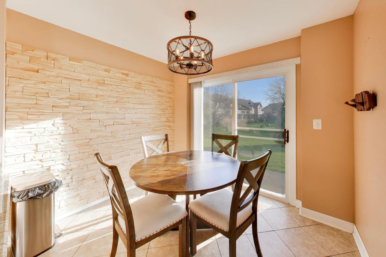 1422 Welland Court Roselle IL 60172