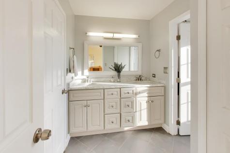 1422 Welland Court Roselle IL 60172