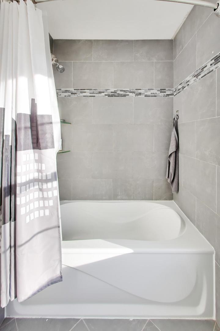 1422 Welland Court Roselle IL 60172