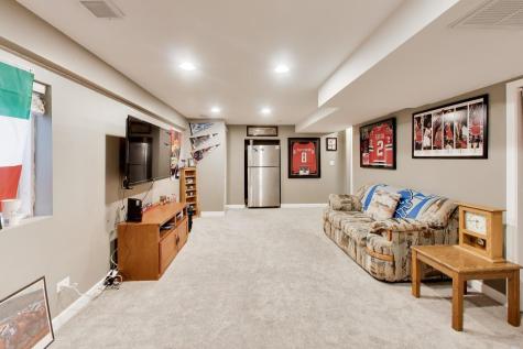 1422 Welland Court Roselle IL 60172