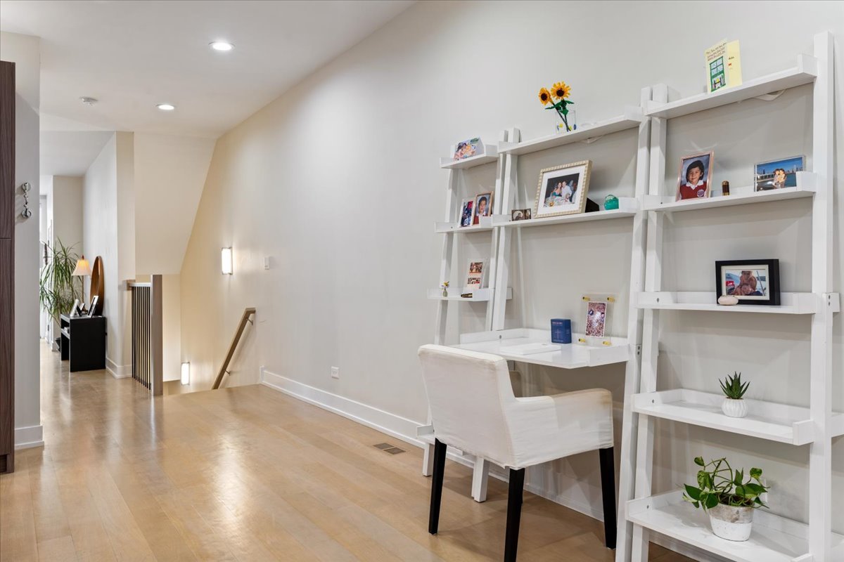 3033 North Clybourn Avenue Chicago IL 60618