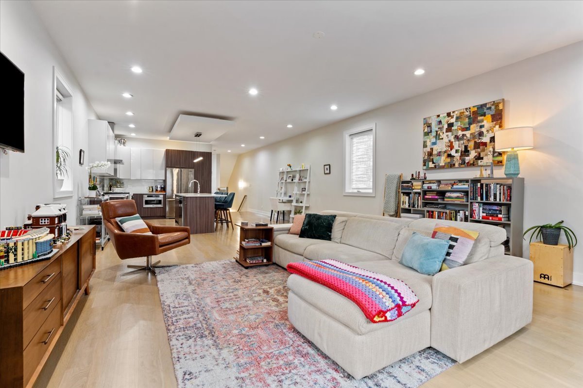 3033 North Clybourn Avenue Chicago IL 60618