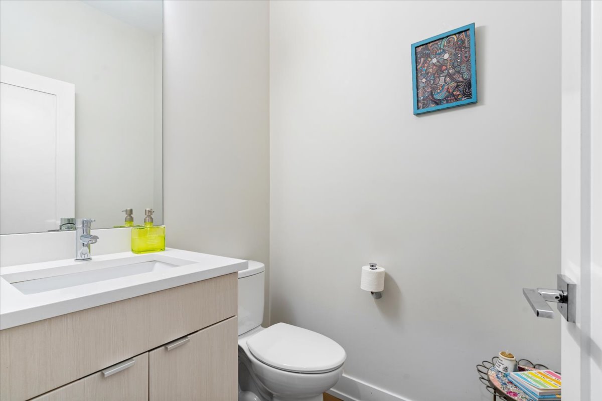 3033 North Clybourn Avenue Chicago IL 60618