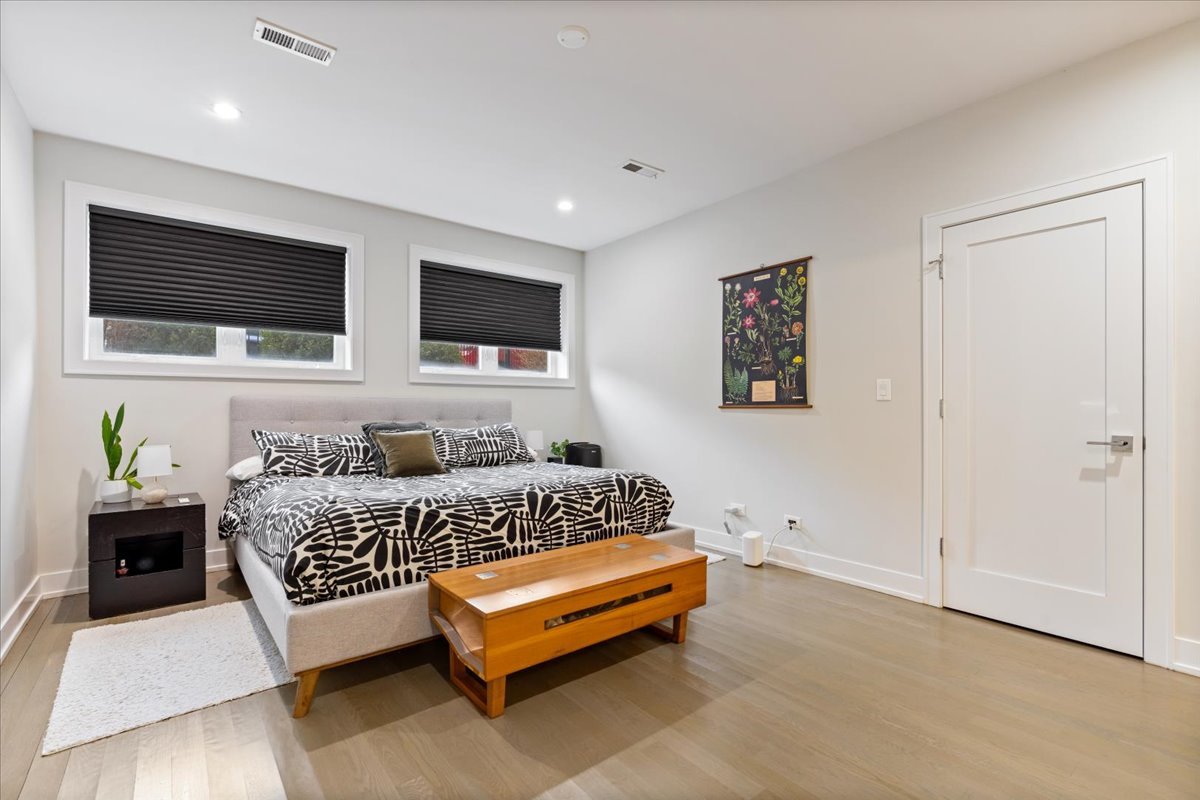 3033 North Clybourn Avenue Chicago IL 60618