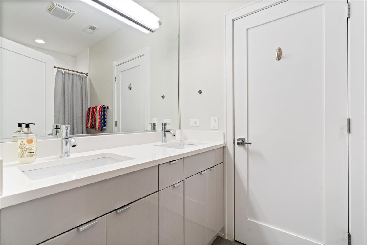 3033 North Clybourn Avenue Chicago IL 60618