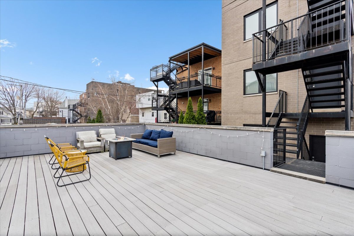3033 North Clybourn Avenue Chicago IL 60618