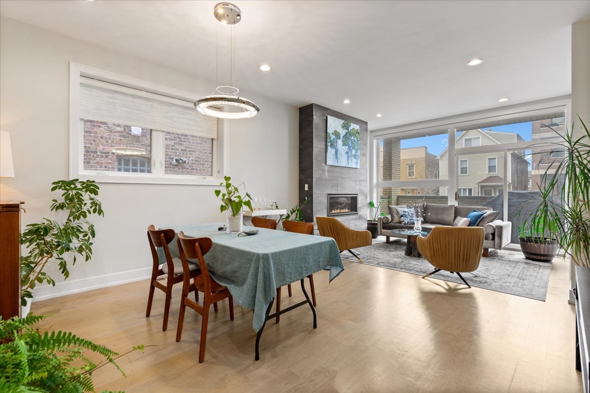 3033 North Clybourn Avenue Chicago IL 60618