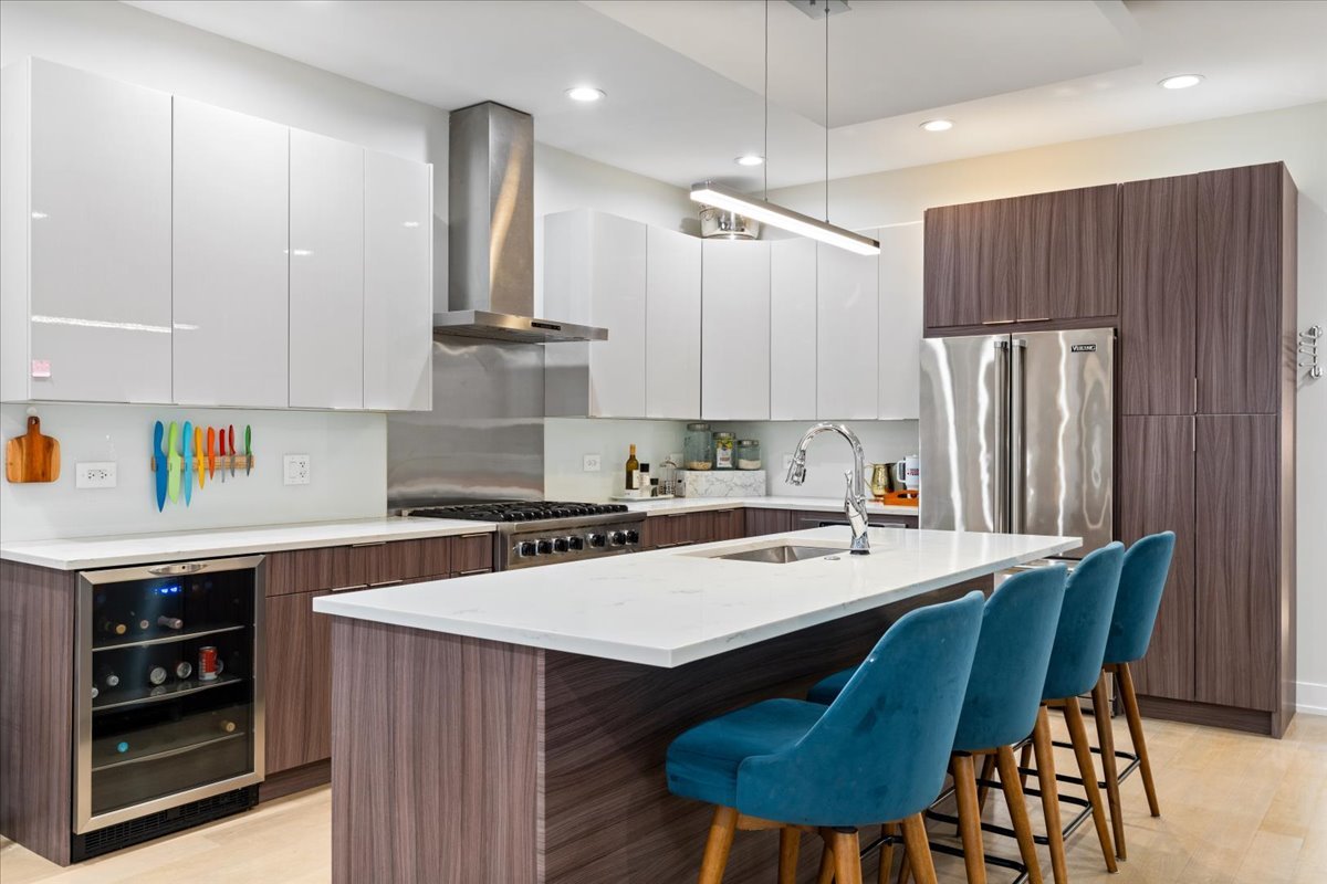 3033 North Clybourn Avenue Chicago IL 60618