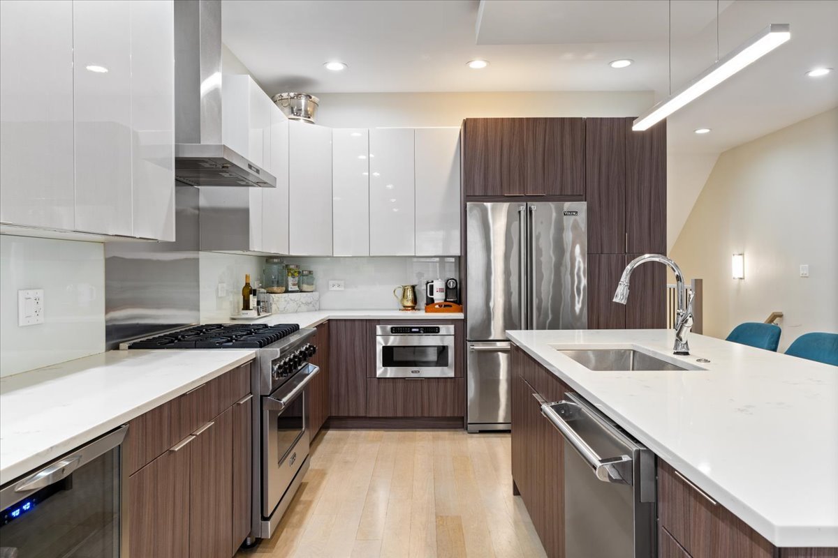 3033 North Clybourn Avenue Chicago IL 60618