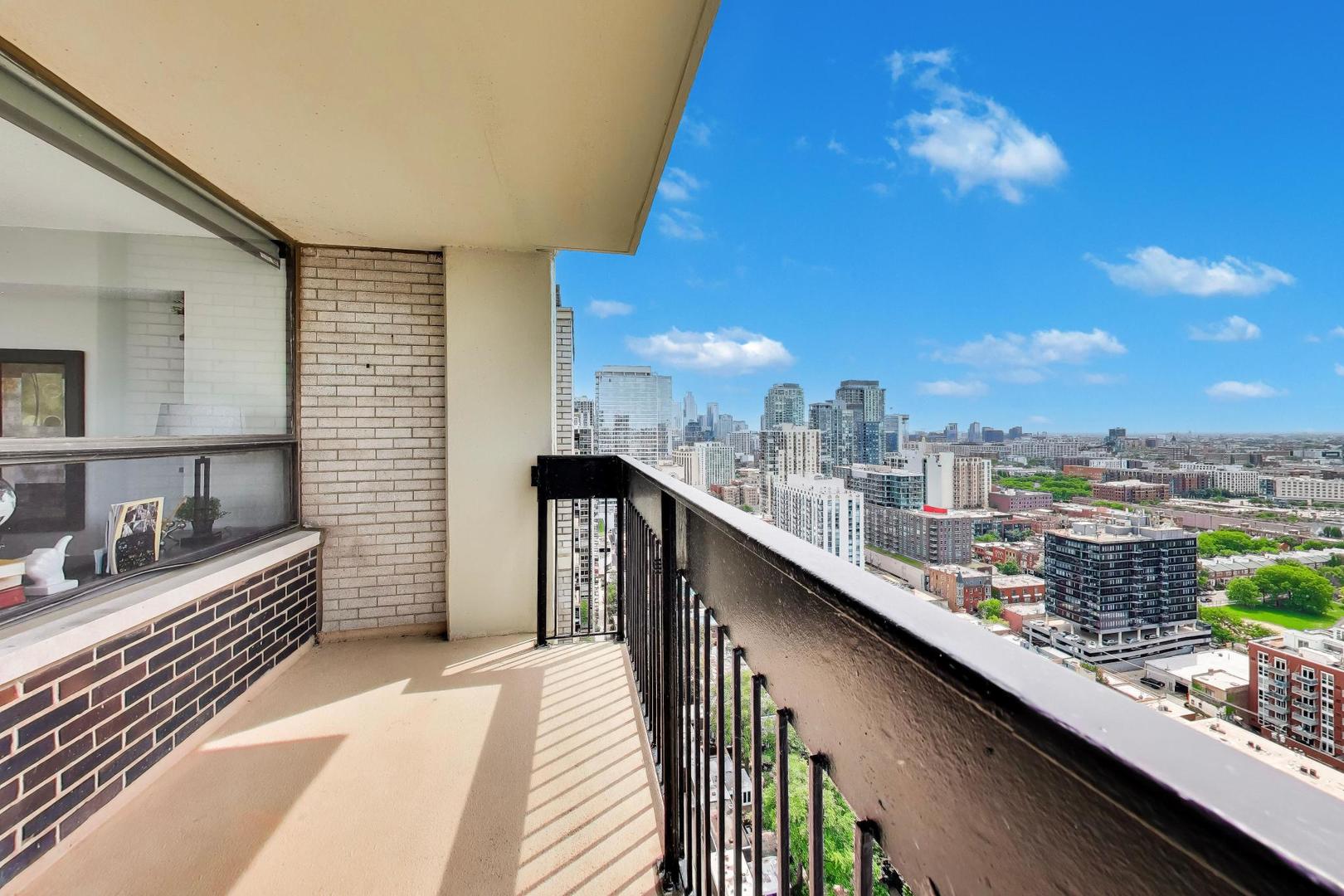 1355 North Sandburg Terrace Chicago IL 60610