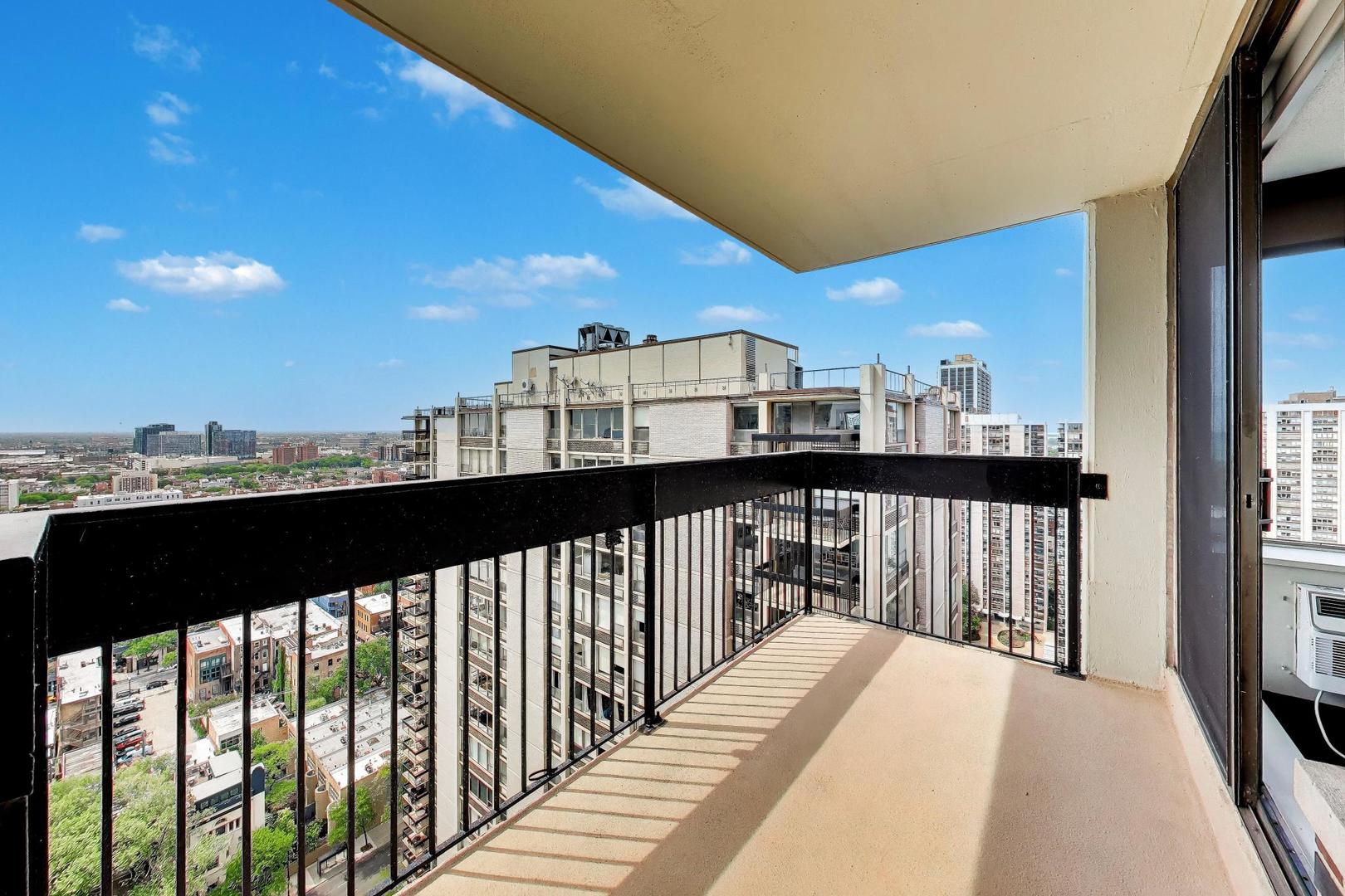 1355 North Sandburg Terrace Chicago IL 60610