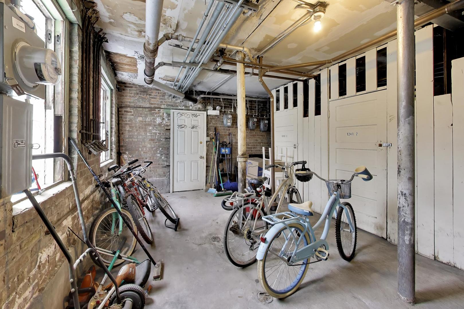 1243 West Ardmore Avenue Chicago IL 60660