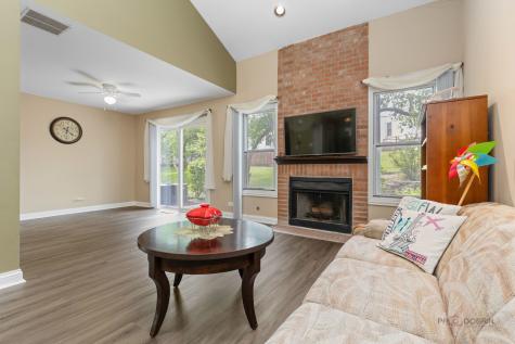 978 Buttercreek Court Hoffman Estates IL 60169
