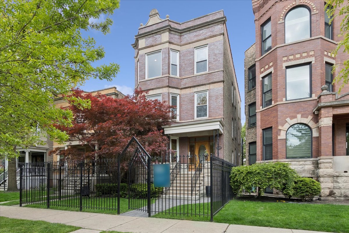 4216 North Winchester Avenue Chicago IL 60613