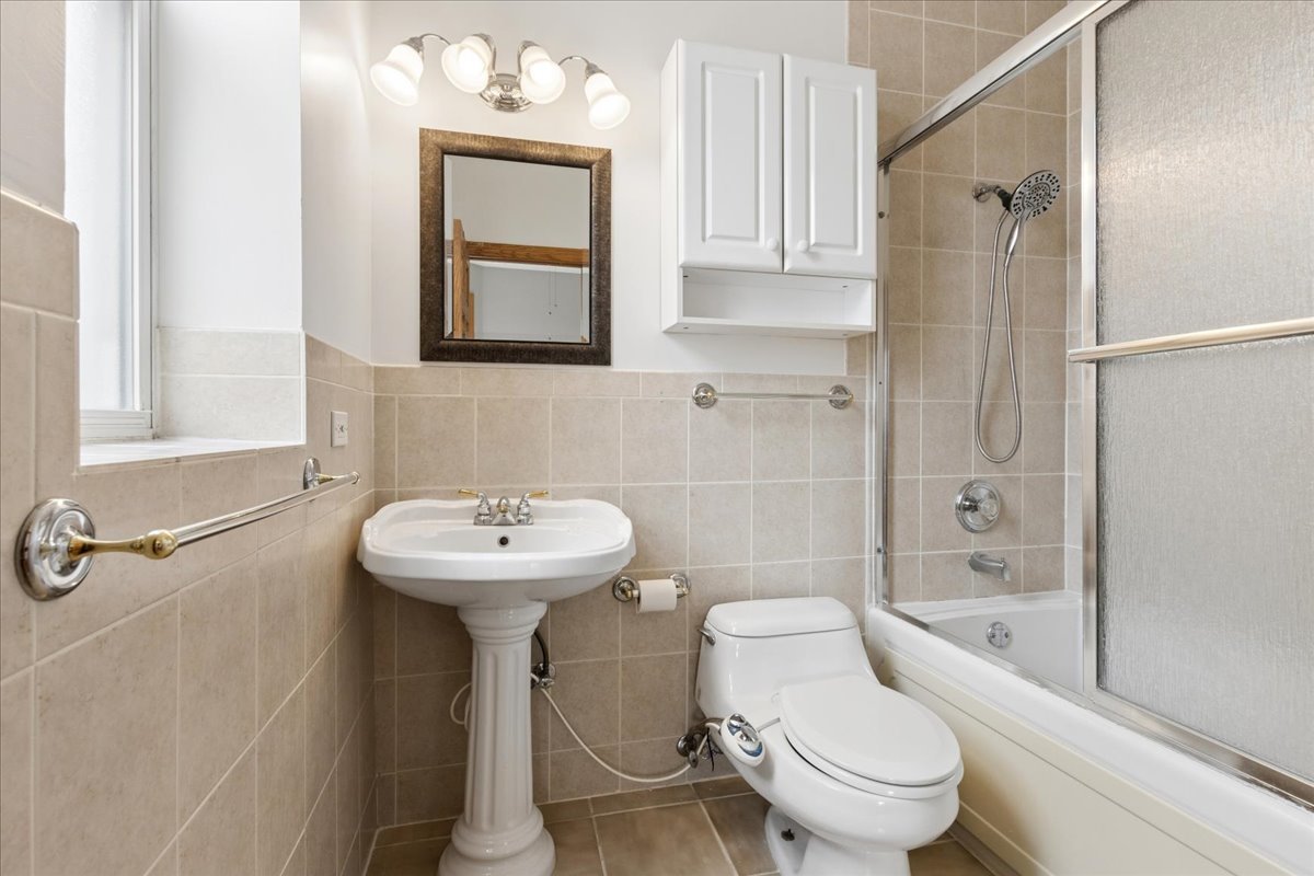 4216 North Winchester Avenue Chicago IL 60613