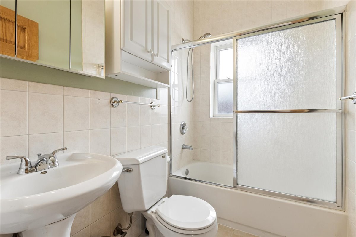 4216 North Winchester Avenue Chicago IL 60613