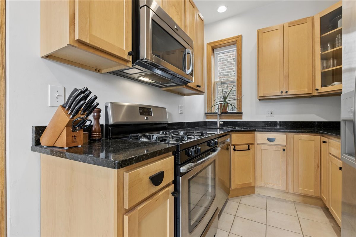 4216 North Winchester Avenue Chicago IL 60613