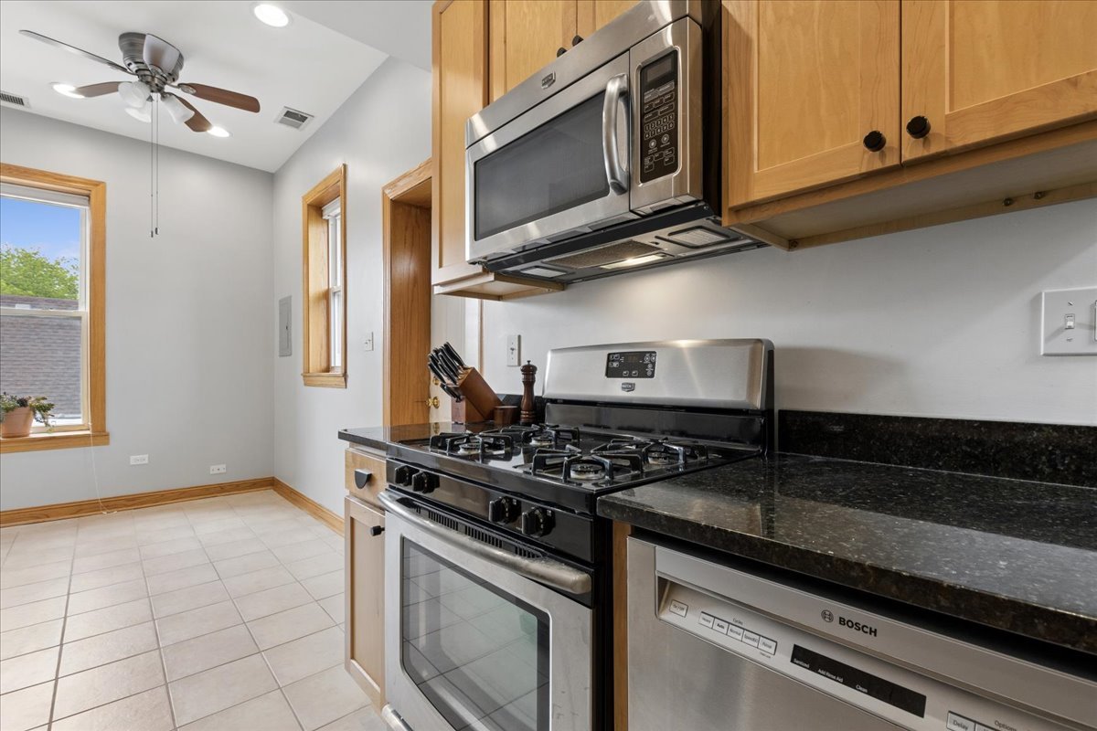 4216 North Winchester Avenue Chicago IL 60613