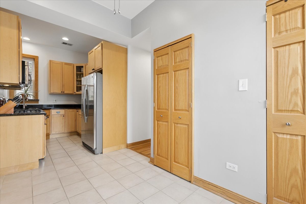 4216 North Winchester Avenue Chicago IL 60613
