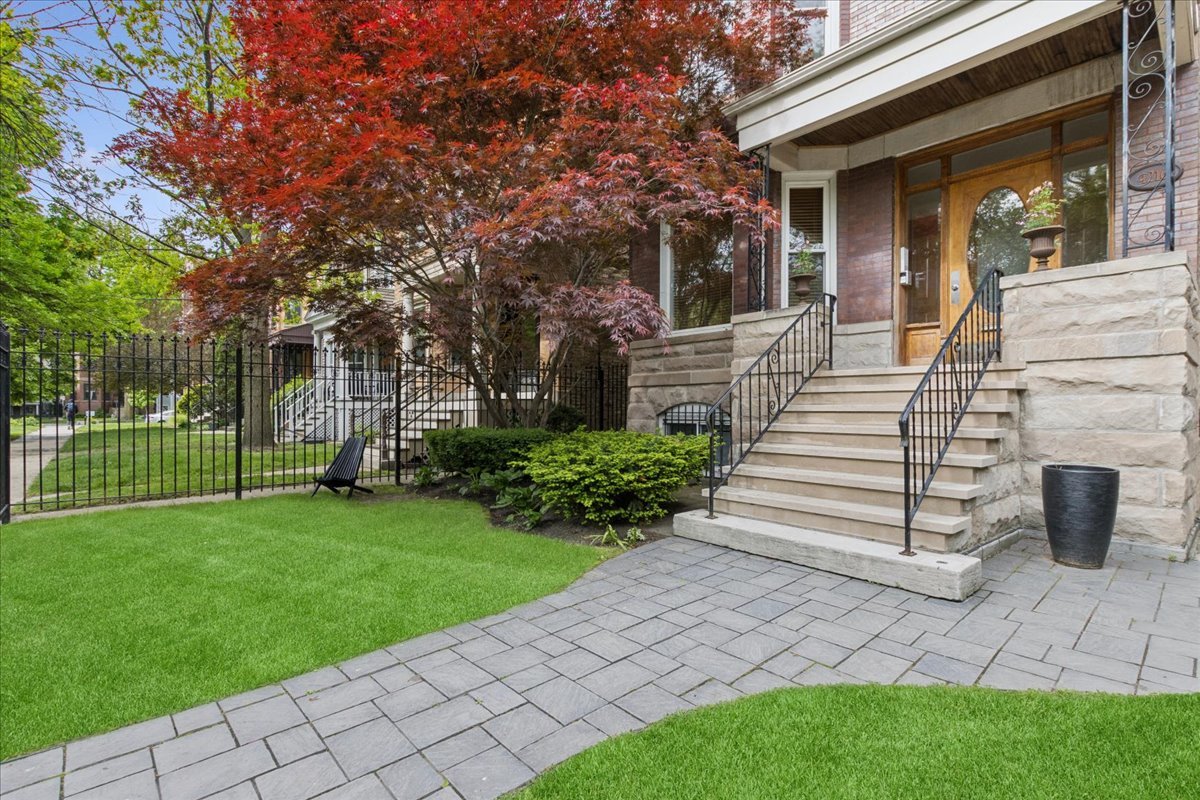 4216 North Winchester Avenue Chicago IL 60613