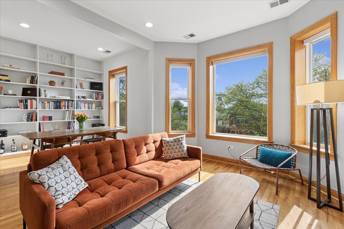 4216 North Winchester Avenue Chicago IL 60613