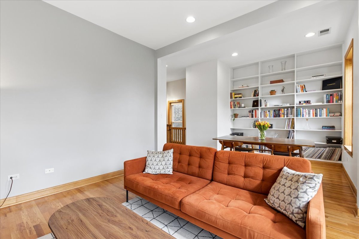 4216 North Winchester Avenue Chicago IL 60613