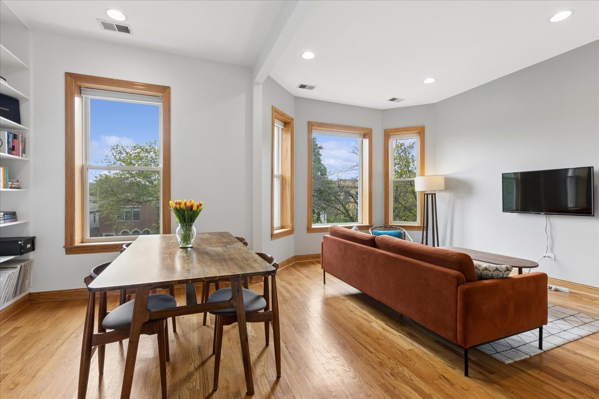 4216 North Winchester Avenue Chicago IL 60613