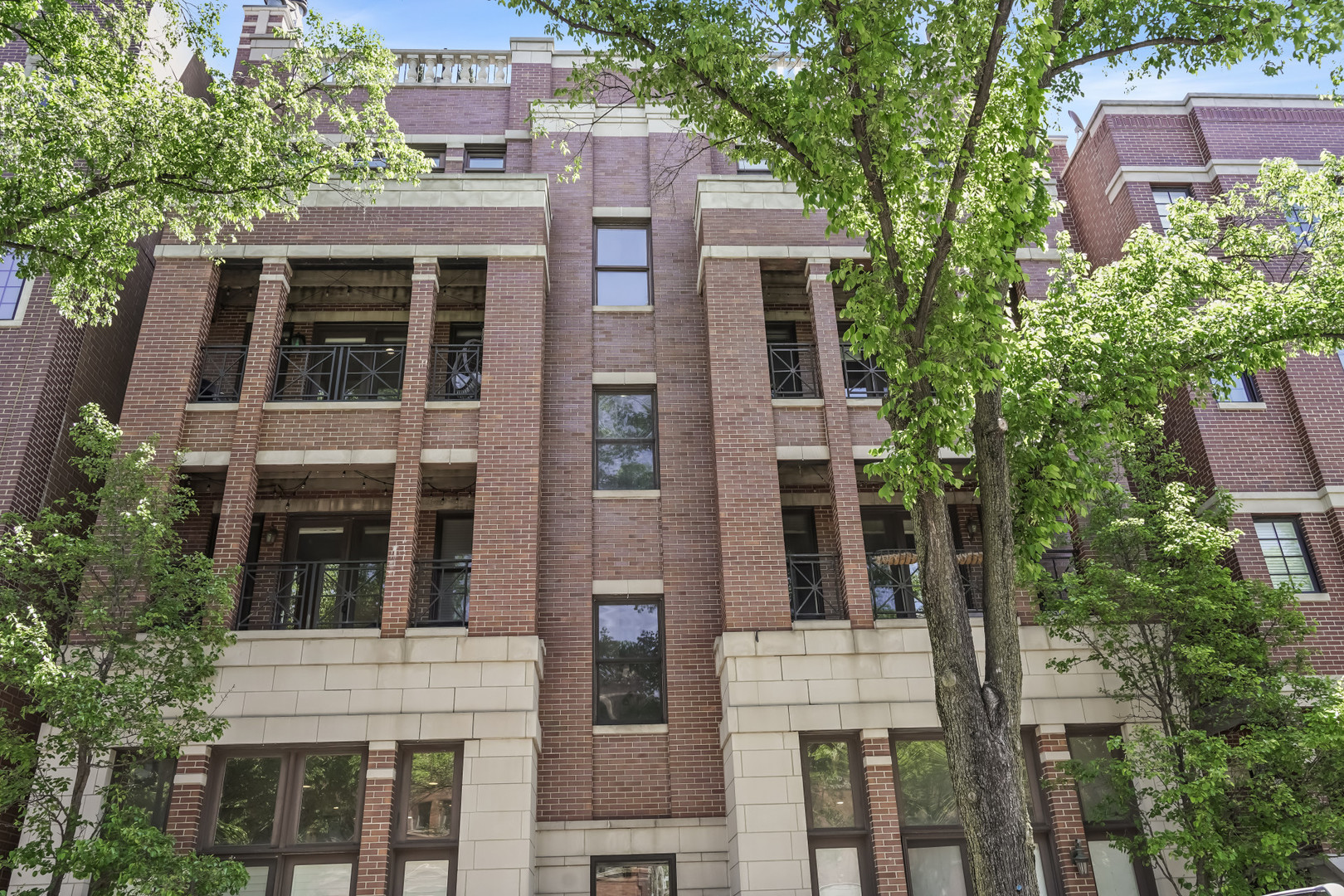 3843 North Southport Avenue Chicago IL 60613