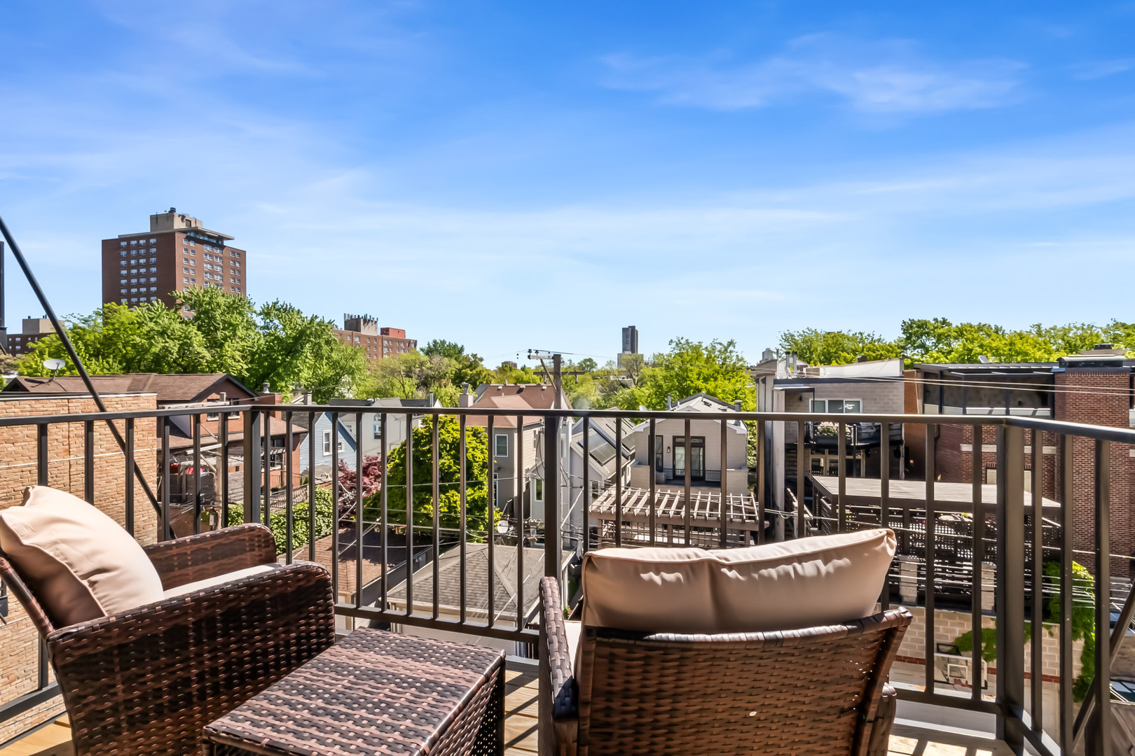 3843 North Southport Avenue Chicago IL 60613