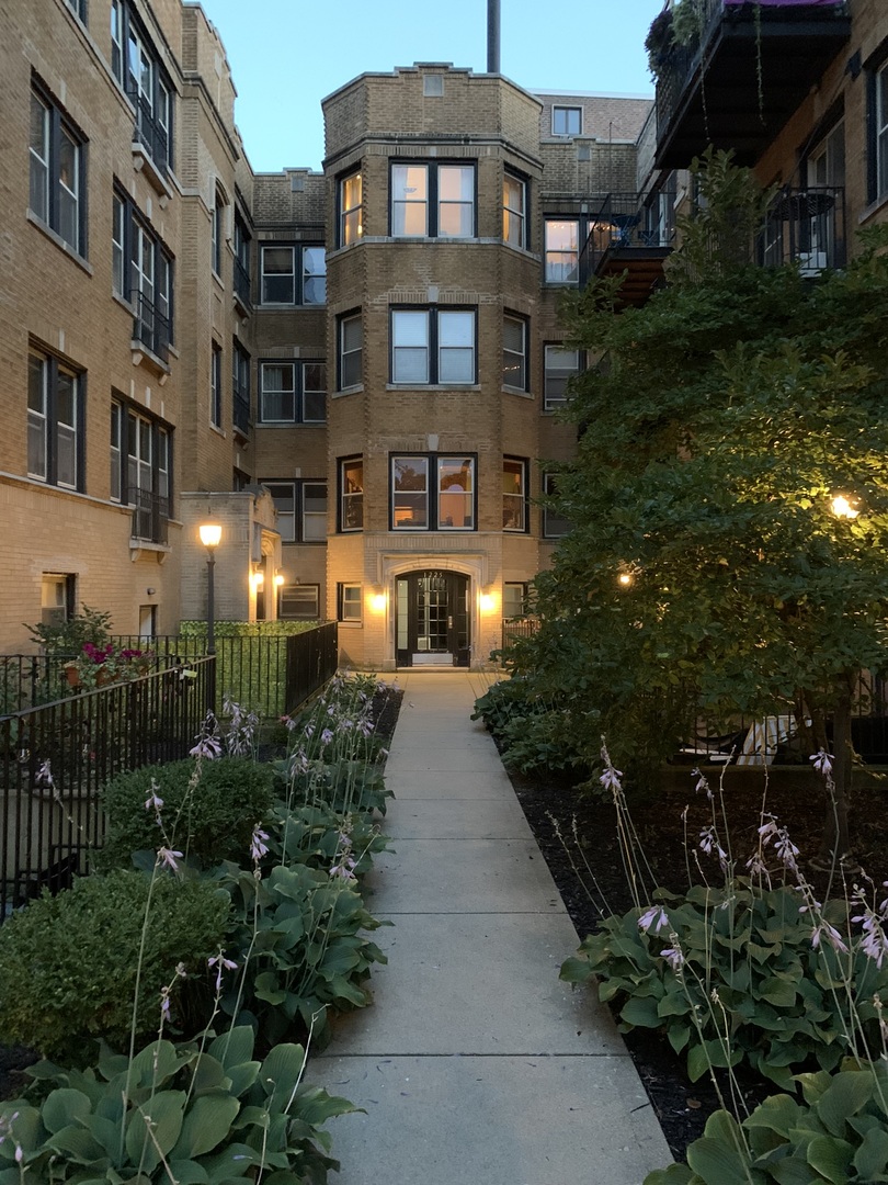 1223 West Greenleaf Avenue Chicago IL 60626