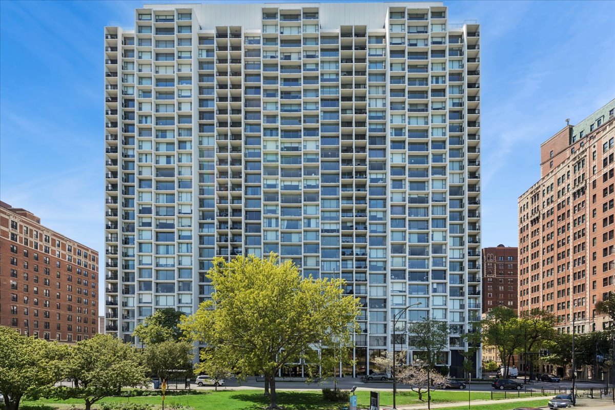 3200 North Lake Shore Drive Chicago IL 60657
