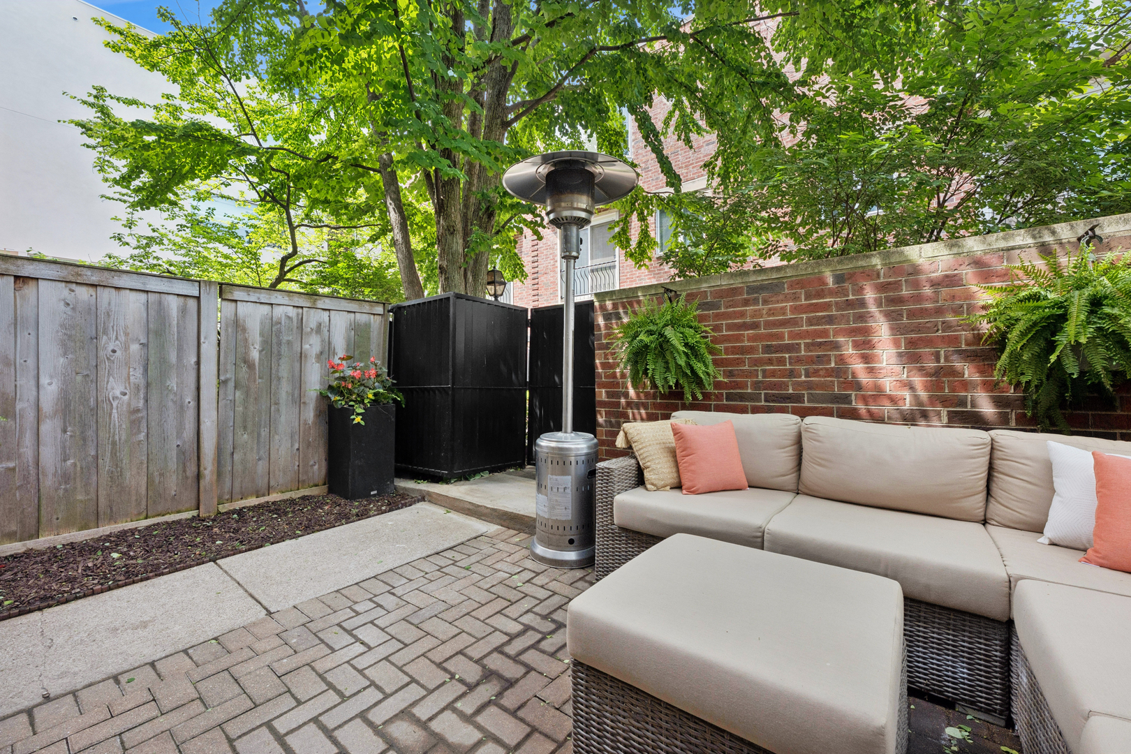 1843 North Hudson Avenue Chicago IL 60614